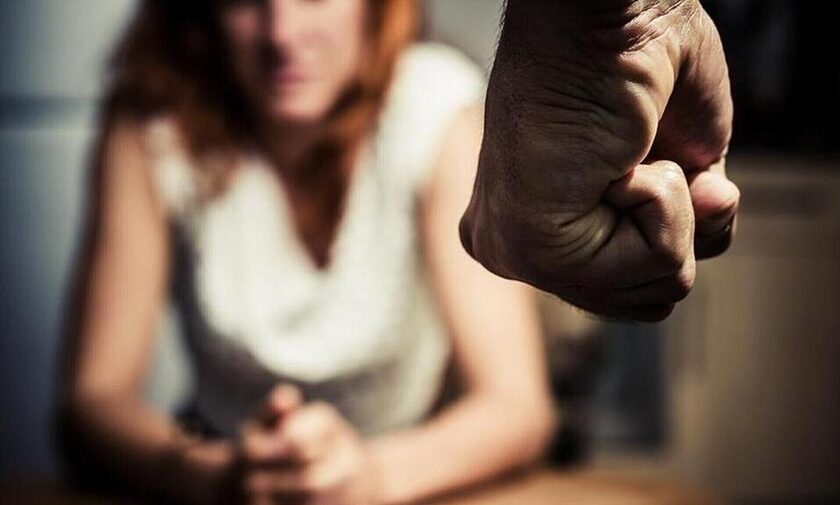 Περισσότερες από 15.000 γυναίκες έχουν πέσει θύματα ενδοοικογενειακής βίας το α’ 10μηνο του 2024