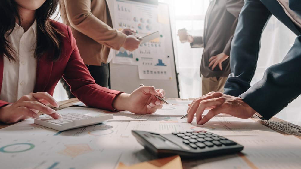 Τετραπλάσιες εγγραφές επιχειρήσεων σε σχέση με τις διαγραφές