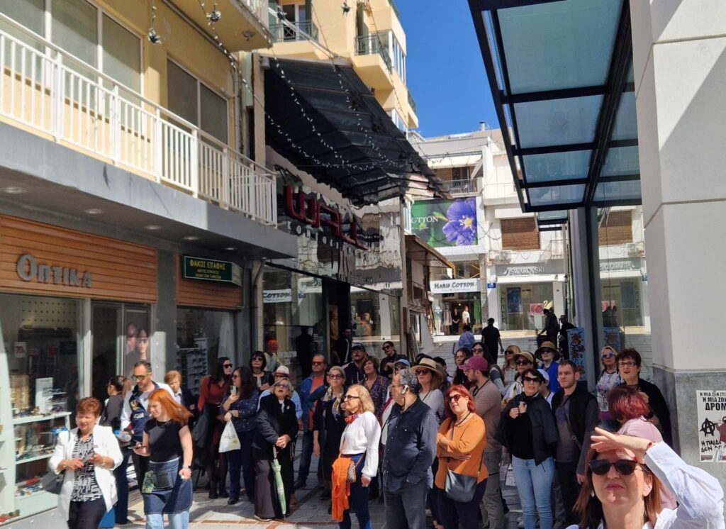 “Χαρτοδιαδρομή” στο κέντρο της πόλης