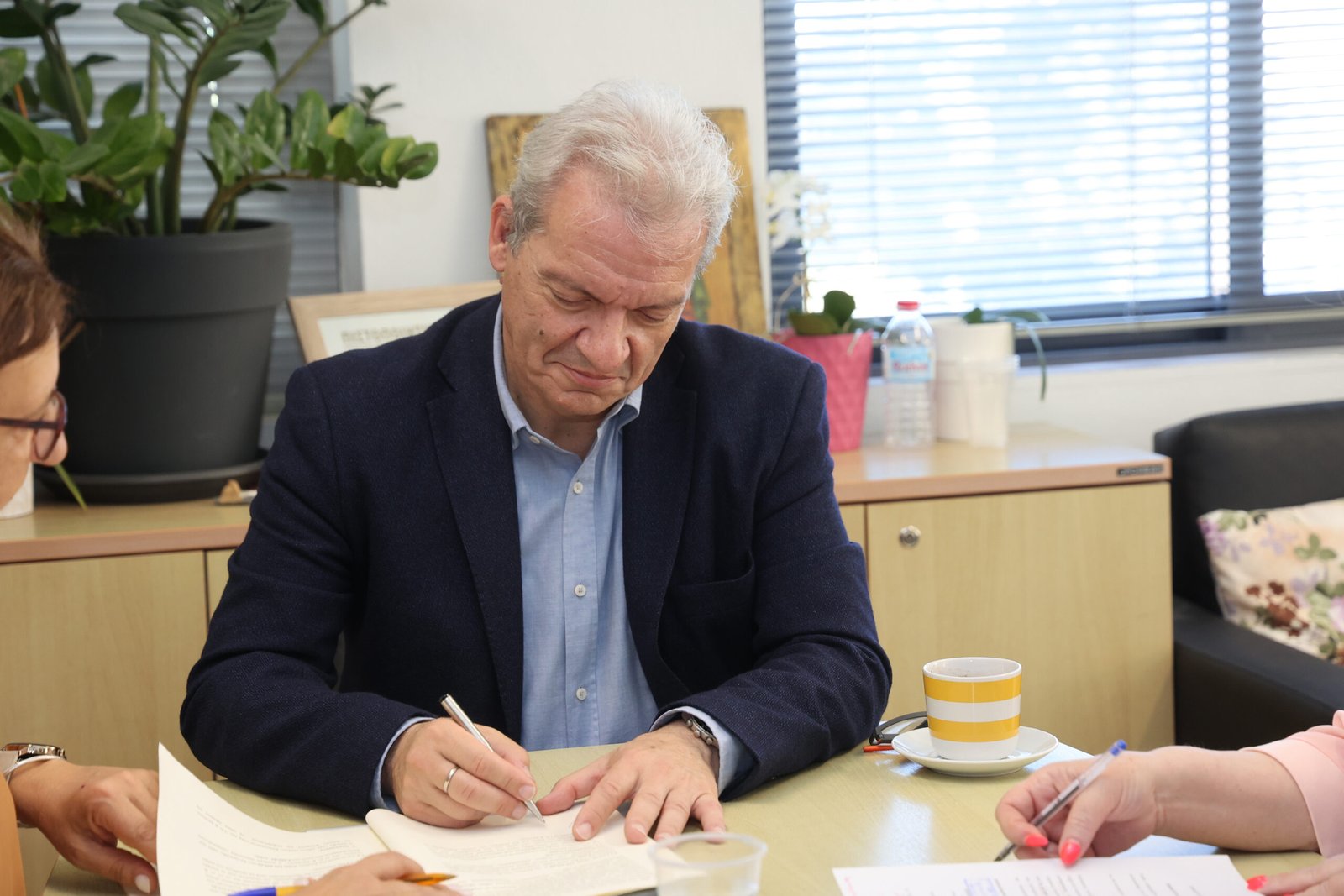 Πέφτουν… υπογραφές συμβάσεων για σημαντικά έργα στο Ηράκλειο