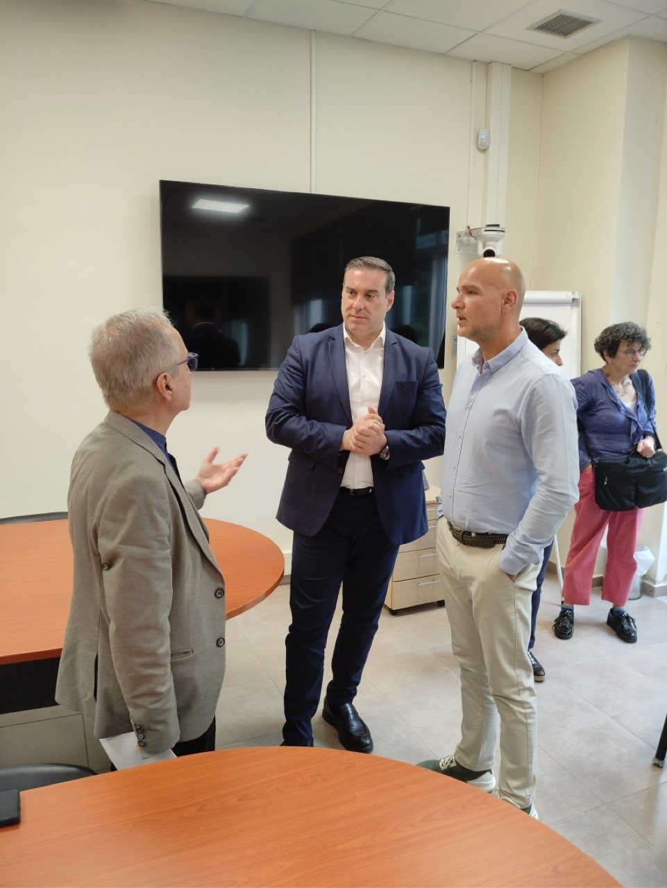 Συνεχίζει τις ενημερωτικές επισκέψεις του ο Αντιπεριφεριάρχης Διασύνδεσης με ερευνητικά ιδρύματα