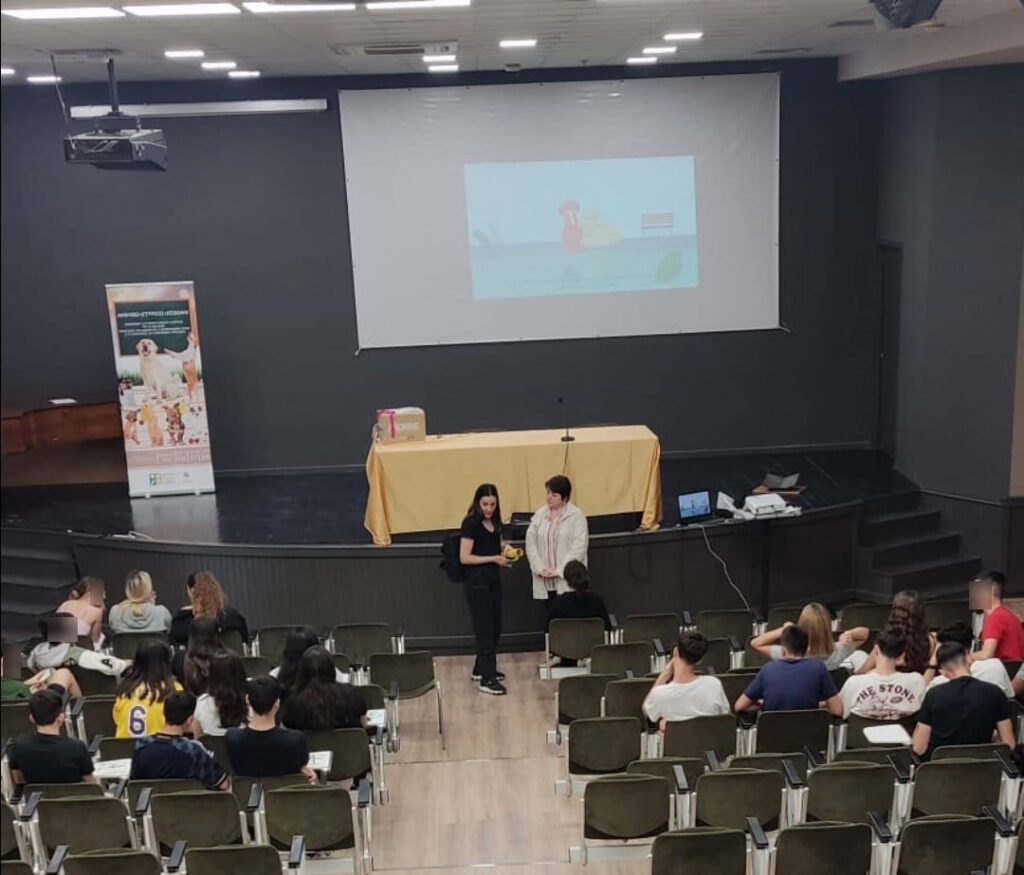 Μαθητές συγκέντρωσαν χρήματα για το κυνοκομείο Ηρακλείου