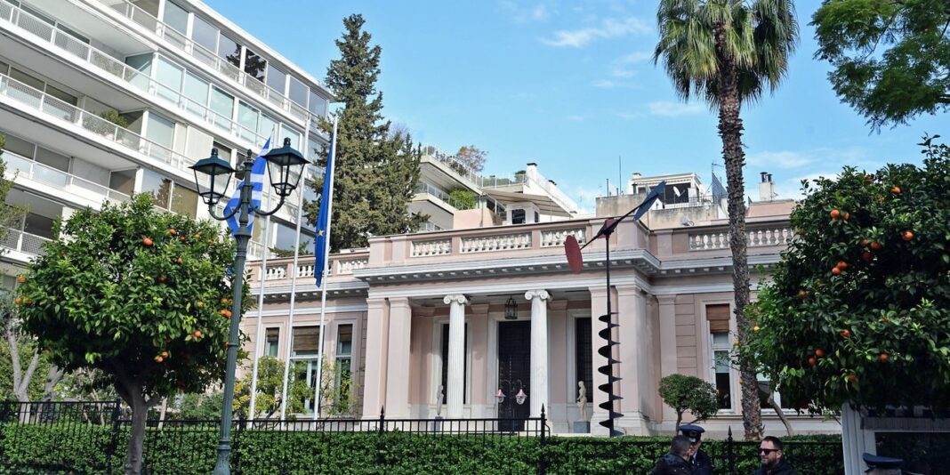 Σε… ρότα ΔΕΘ το Μέγαρο Μαξίμου: Ξεκινούν μετά τον Δεκαπενταύγουστο οι συσκέψεις