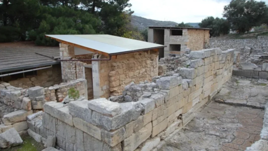 Επεμβάσεις στο “μικρό ανάκτορο” της Κνωσού