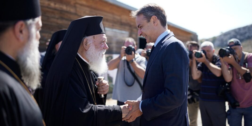 Κοινή επίσκεψη Αρχιεπισκόπου – Μητσοτάκη στο Δήλεσι