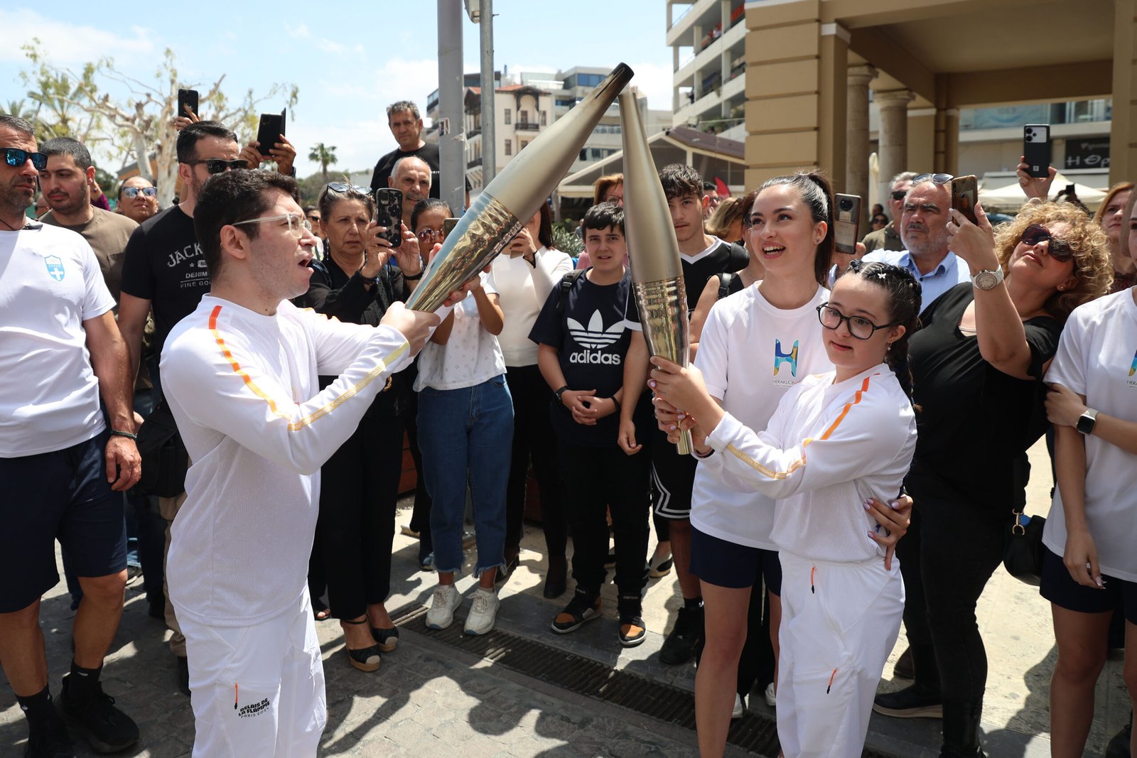 Ολυμπιακή φλόγα: Φωτορεπορτάζ από την υποδοχή στο Ηράκλειο
