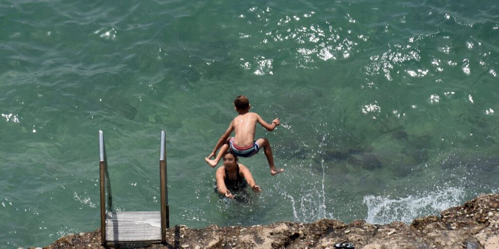 Ζέστη με 30άρια στη χώρα! Βροχές από Τρίτη