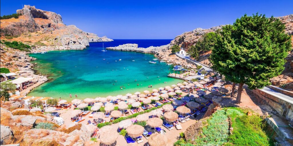 ΟΠΕΚΑ: Διευρύνεται η «βεντάλια» των δικαιούχων για δωρεάν διακοπές – Πώς θα υποβληθούν οι αιτήσεις