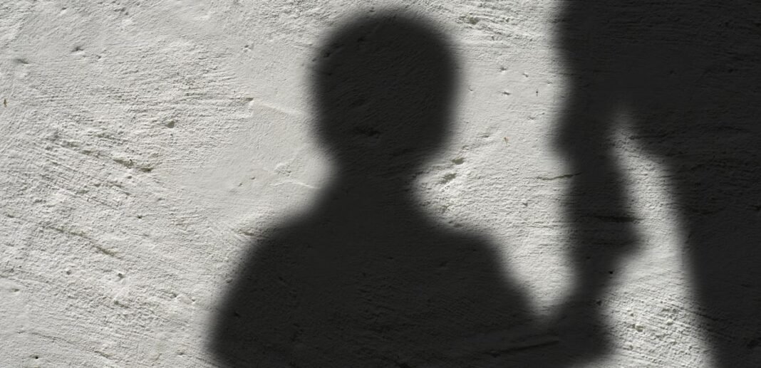 Στα Καμίνια συνελήφθη ο αρχαιοφύλακας που κατηγορείται για κακοποίηση ανηλίκου