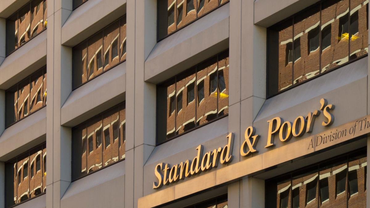 Αναβάθμισε το ελληνικό αξιόχρεο η Standard & Poor’s