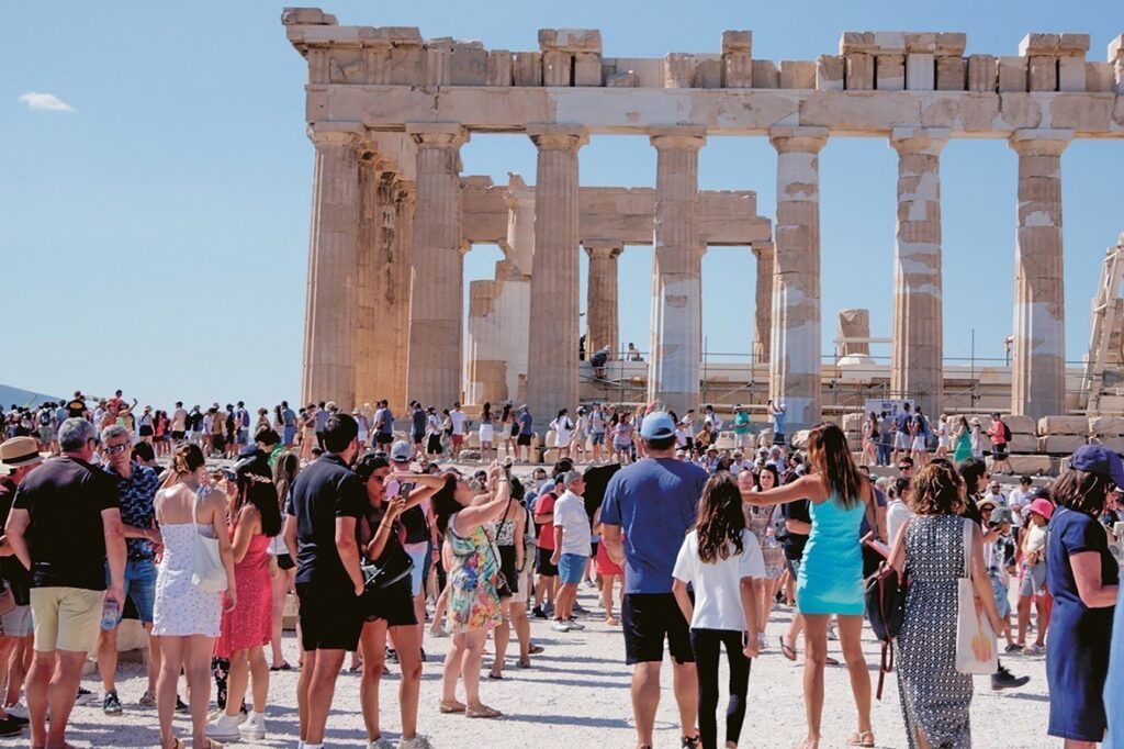 Πόσο μένουν στην Ελλάδα οι ξένοι τουρίστες – Τι δείχνει έρευνα του ΙΝΣΕΤΕ