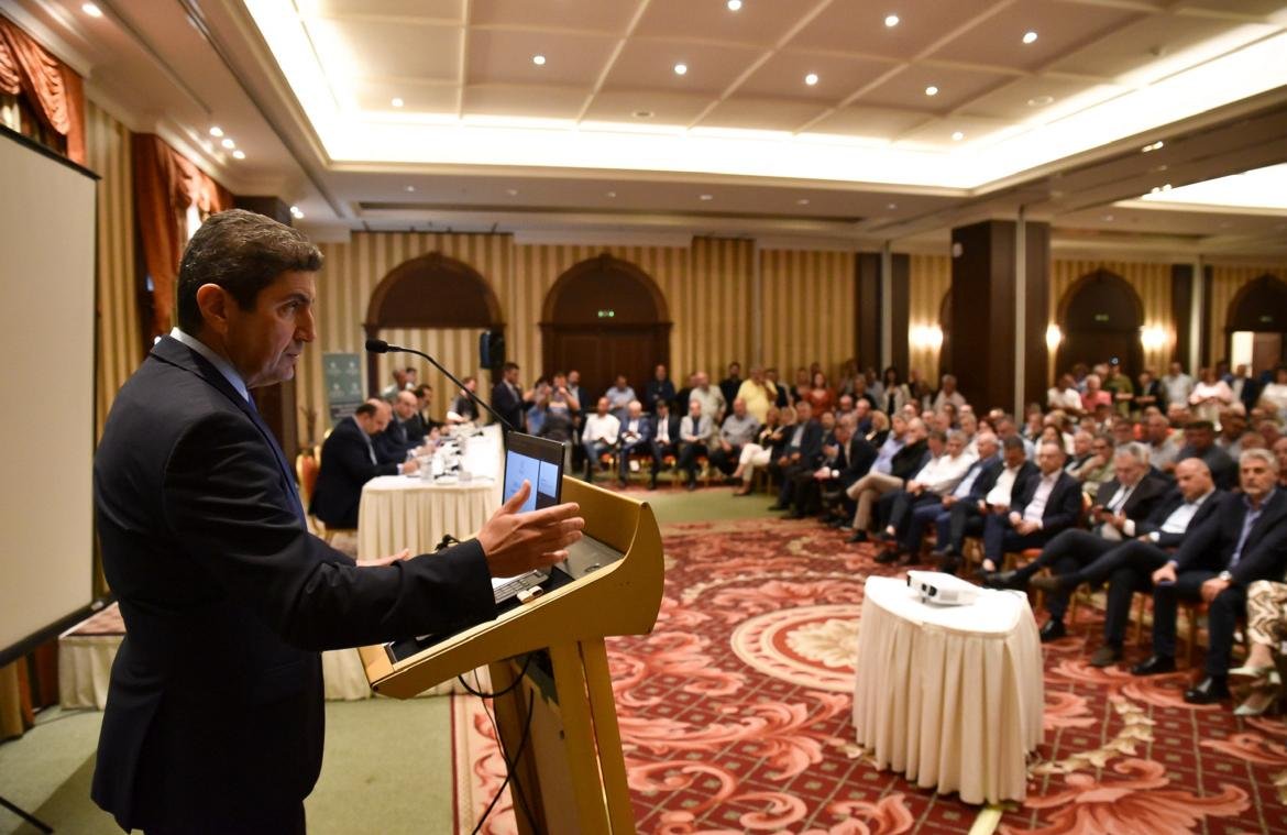 Αυγενάκης από Λάρισα: Το ΥΠΑΑΤ έχει καταβάλει  569 εκατ. ευρώ για τη Θεσσαλία