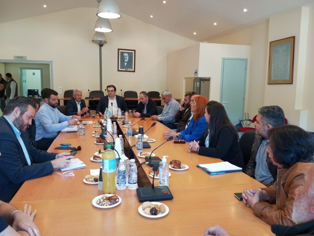 Παιδεία και σχολική στέγη στο προσκήνιο σύσκεψης στο Οροπέδιο υπό τον Υπουργό