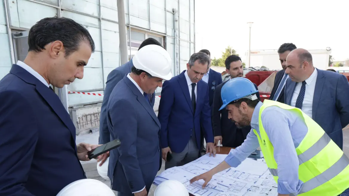 Ένταση με συνδικαλιστές που αποδοκίμασαν τον Άδωνι Γεωργιάδη