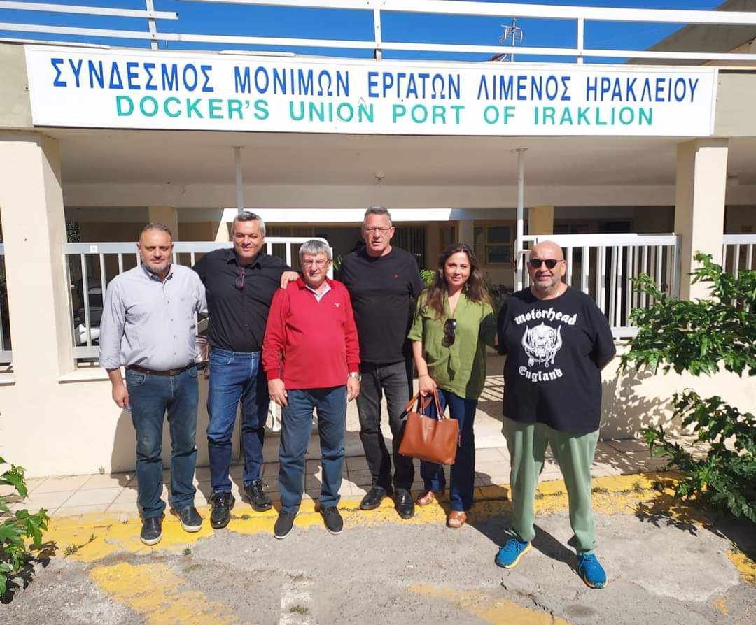 Με τους λιμενεργάτες ο Χάρης Μαμουλάκης