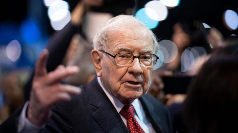 Ο Buffett ξεφορτώνεται πολλές μετοχές της Apple