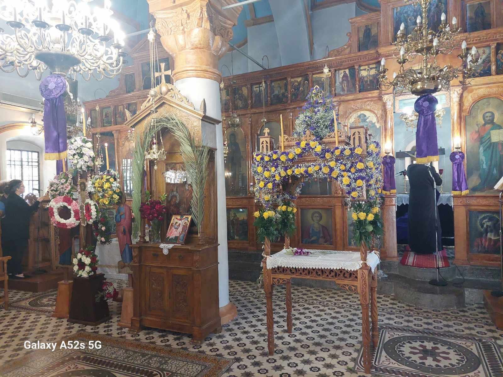 Οι στολισμοί των Επιταφίων (Photos)