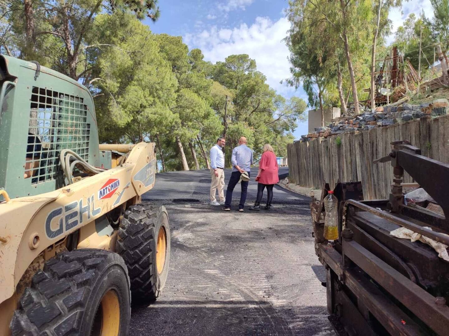 Συνεχίζονται οι τσιμεντοστρώσεις κι ασφαλτοστρώσεις στο Δήμο Ηρακλείου