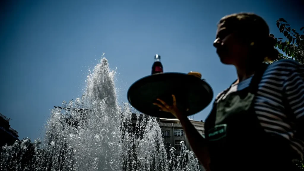 Πόσο και πως θα μειωθούν οι εισφορές στις υπερωρίες σε τουρισμό και εστίαση