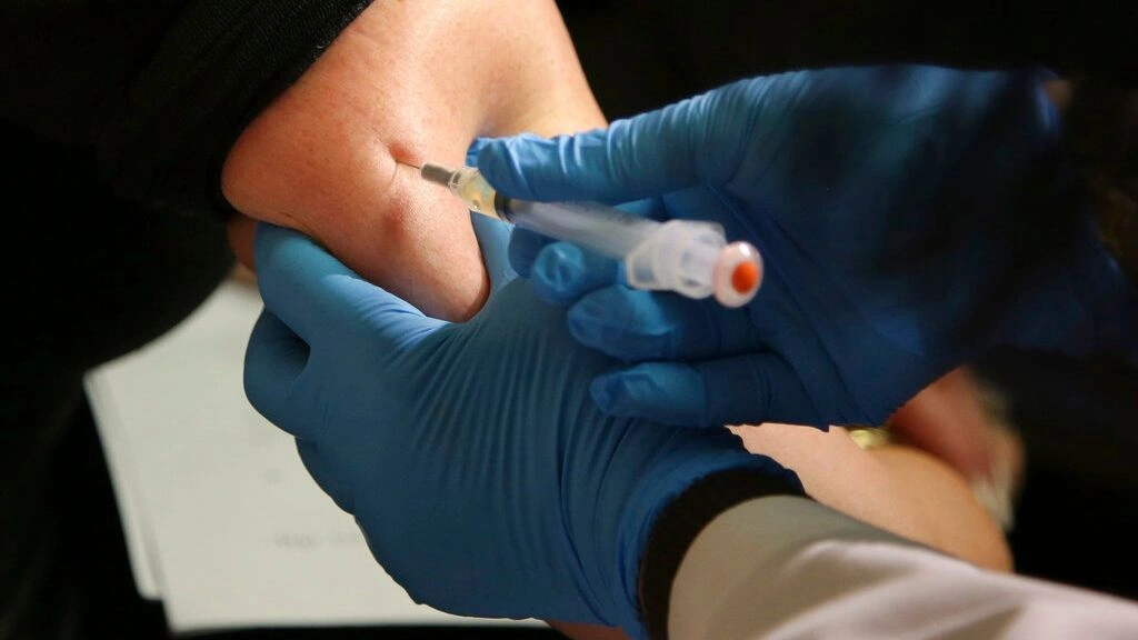 Ιλαρά: Αρχίζουν εμβολιασμοί σε γιατρούς και νοσηλευτές