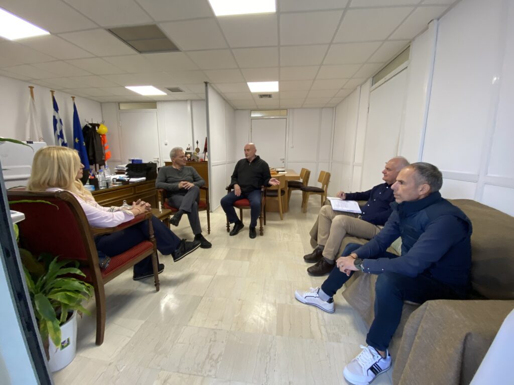 Αναζητούνται λύσεις για τους κοινόχρηστους από Δήμο κι επιχειρηματίες