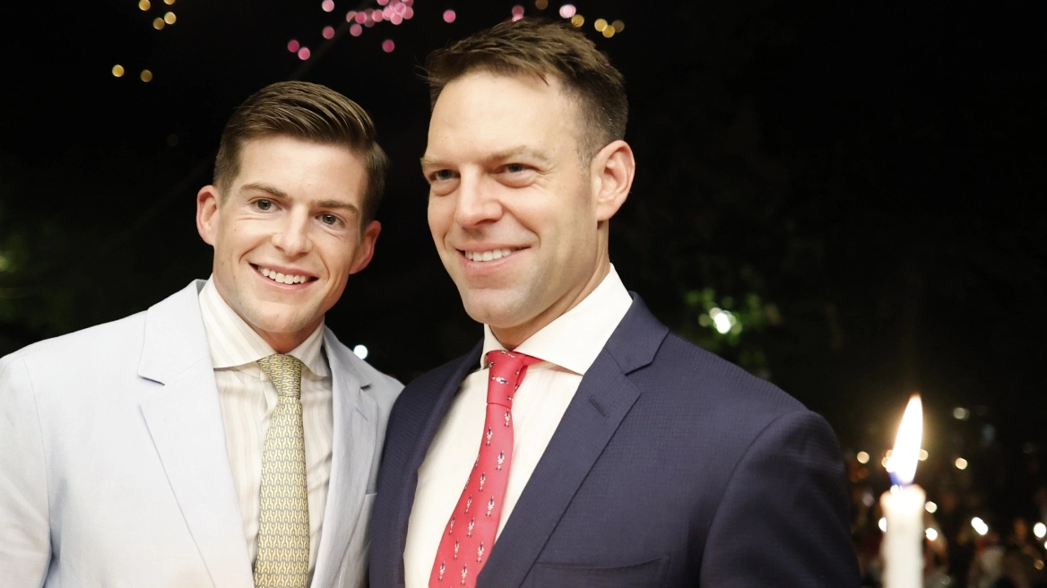 Το προσκλητήριο γάμου Κασσελάκη και ΜάκΜπεθ