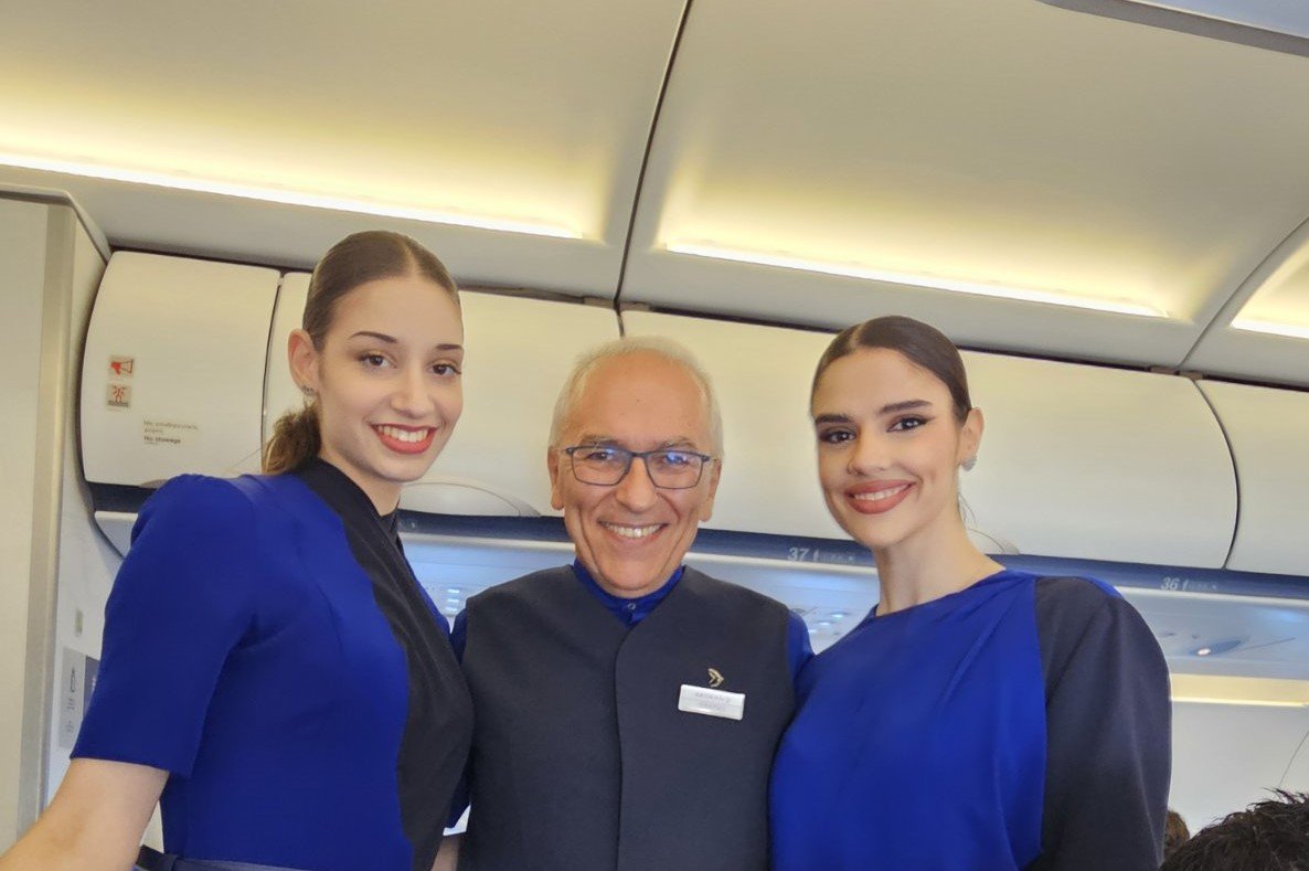 Ο ιπτάμενος Διευθύνων Σύμβουλος …μοίραζε σοκολατάκια Parliaros !!!