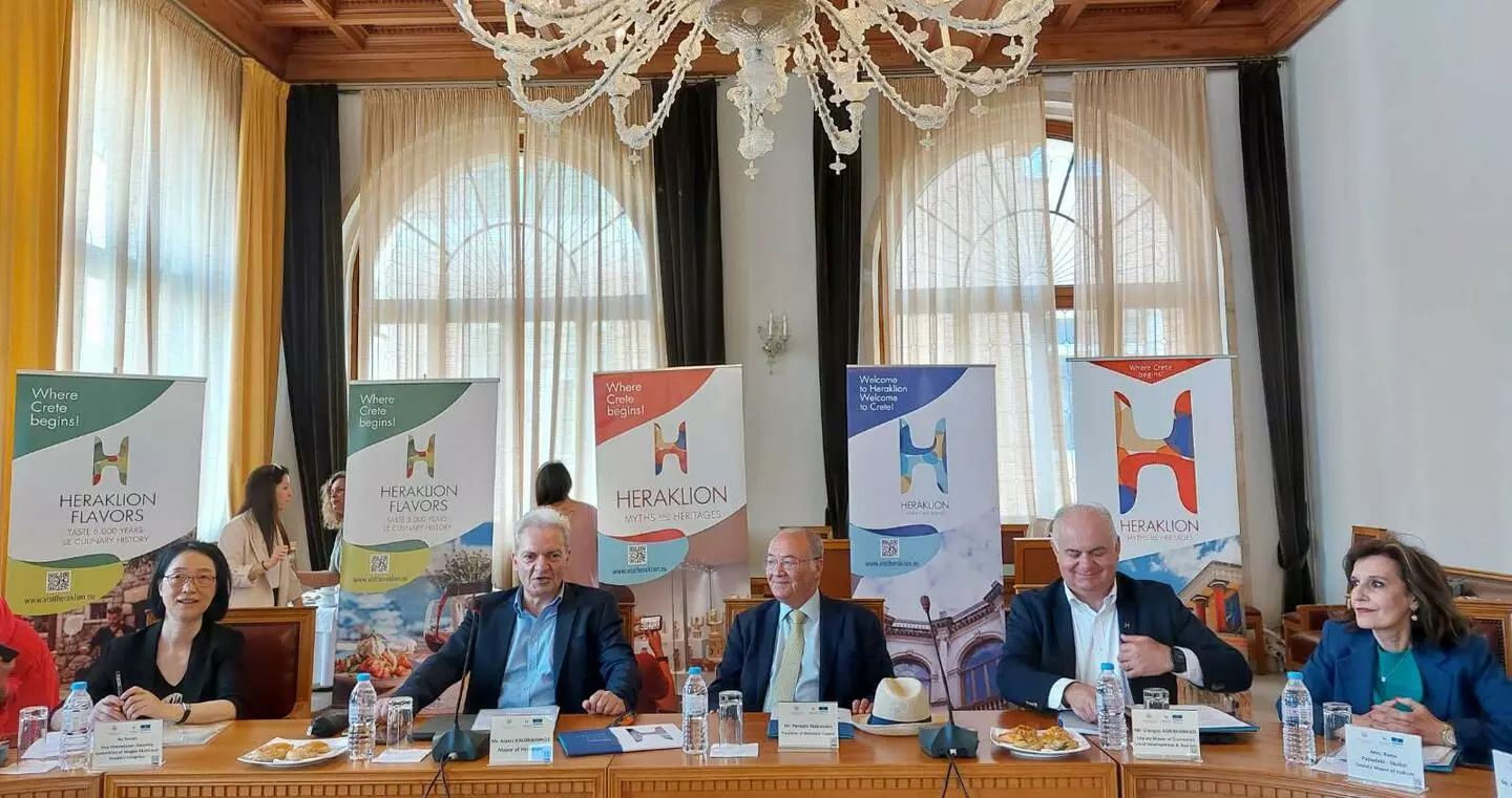 Ηράκλειο: Θερμή υποδοχή σε αντιπροσωπεία από αδελφοποιημένο Δήμο Νίνγκμπο της Κίνας