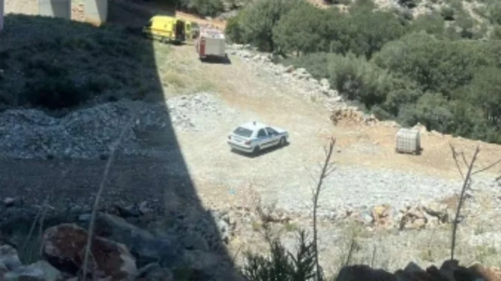 17χρονη μαθήτρια η κοπέλα που έπεσε στο κενό