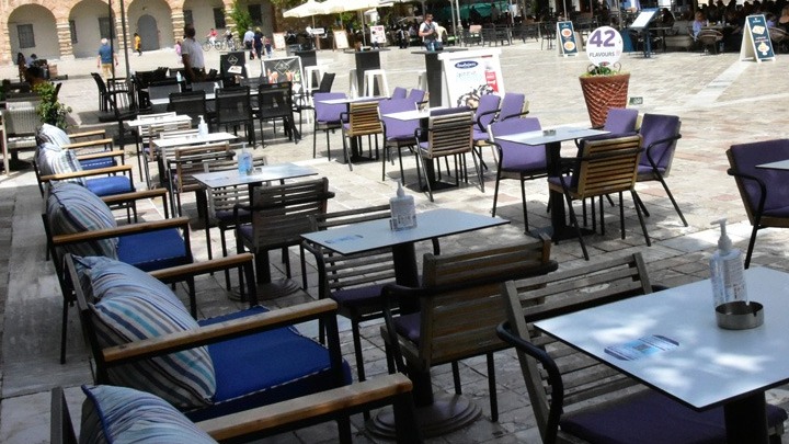 Μικρές ανάσες για λιανεμπόριο κι εστίαση στις διακοπές του Πάσχα