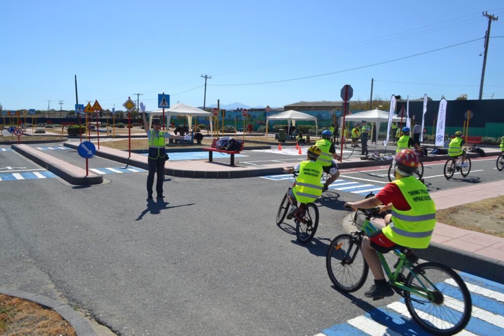 Εκπαιδεύουν τα παιδιά για να μειώσουν τα τροχαία