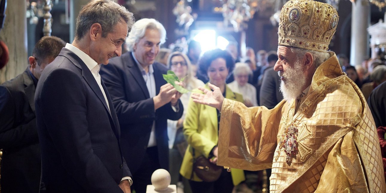 Στην πρώτη Ανάσταση στην Τήνο ο πρωθυπουργός