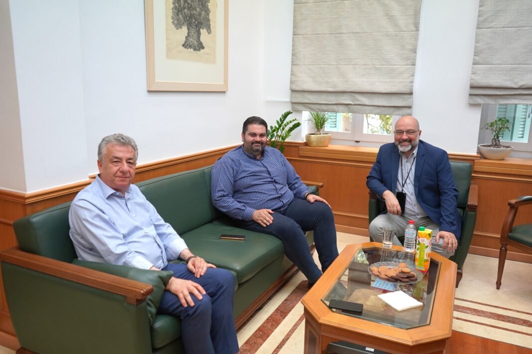 Με τον Σάκη Αρναούτογλου ο Περιφερειάρχης