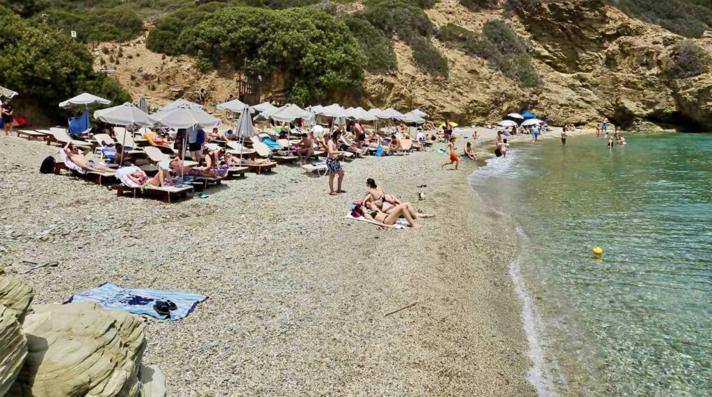 Γέμισαν κόσμο οι παραλίες