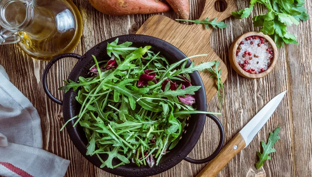 Το πασίγνωστο πράσινο σαλατικό που μάχεται τον καρκίνο και προστατεύει άμυνα και όραση