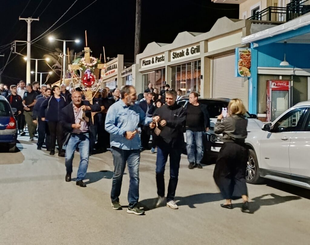 Το χωριό με τα σήμαντρα έστειλε μήνυμα με τον Επιτάφιο για τα τροχαία δυστυχήματα