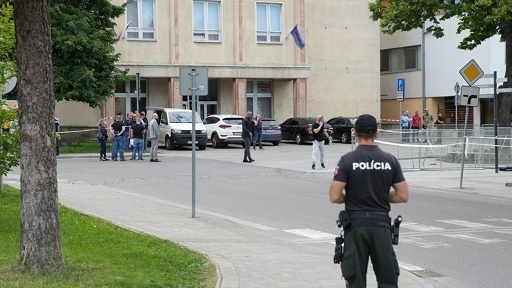 Ψάχνουν… συνεργούς για την επίθεση προς τον Σλοβάκο πρόεδρο