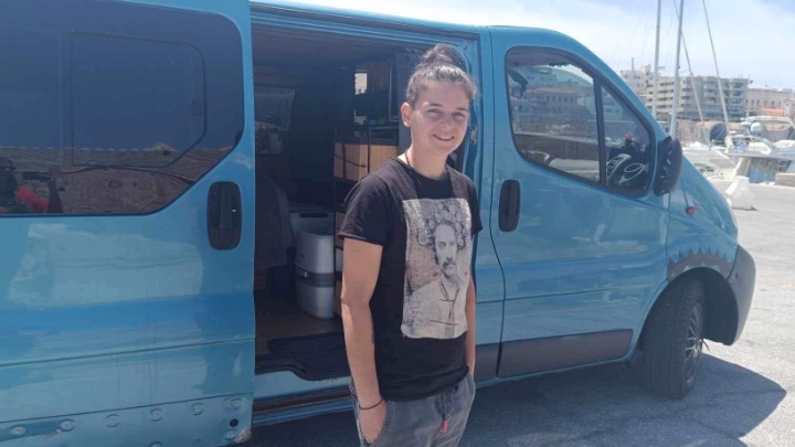 Η Βαρβάρα θέλει να κάνει το γύρο της Ευρώπης με ένα βαν