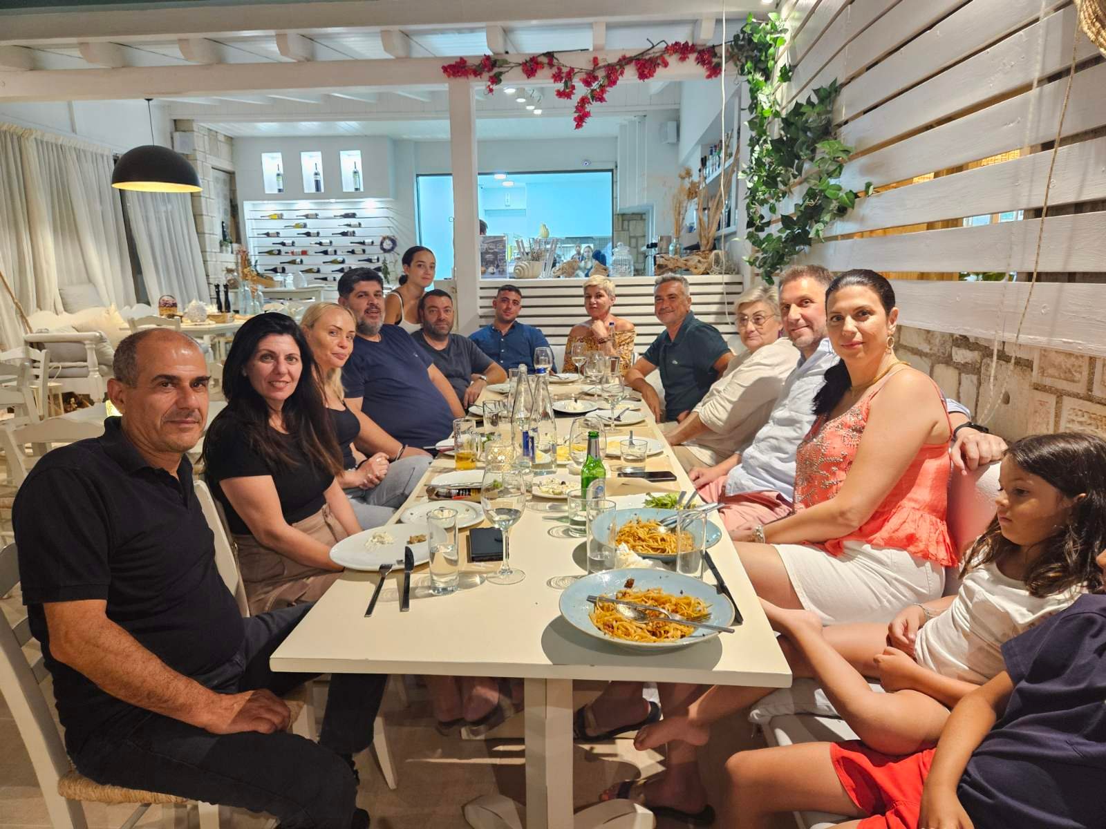 Η ομάδα του ραδιοφώνου ΘΕΜΑ ΚΡΗΤΗΣ 103.1 που κάνει τη διαφορά