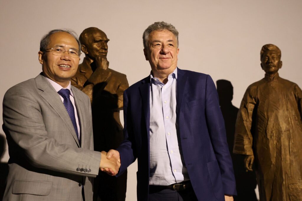 Ο Περιφερειάρχης στην εκδήλωση αποκαλυπτηρίων σύνθεσης στη Μυρτιά