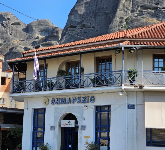 ΕΔΕ για τον υπάλληλο που είχε να εμφανιστεί 13 χρόνια στα Μετέωρα