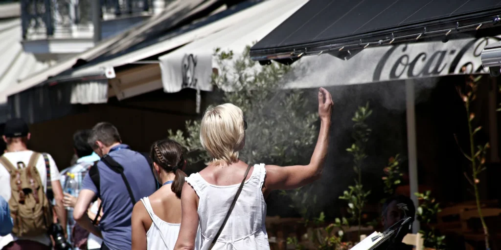 Χωρίζεται στα 2 η χώρα! Καύσωνας από τη μία – Μελτέμια από την άλλη