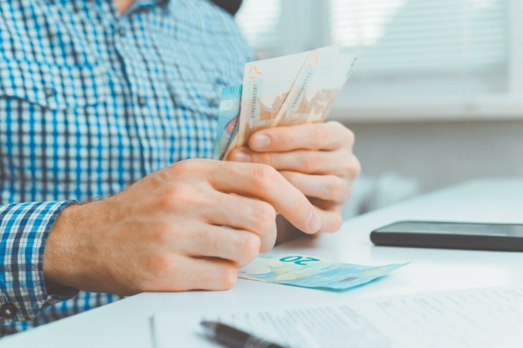 Συντάξεις Φεβρουαρίου: Αρχίζει η καταβολή – Ποιοι θα δουν χρήματα στους λογαριασμούς τους