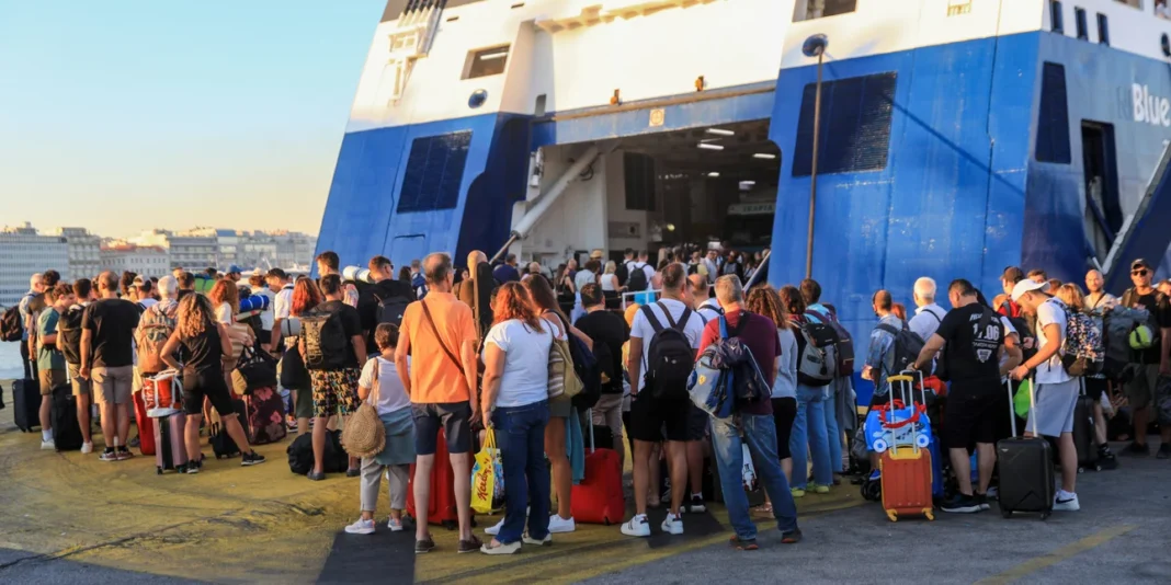 Αυξημένη η κίνηση στα λιμάνια της Αττικής, ενόψει της εξόδου του Πάσχα