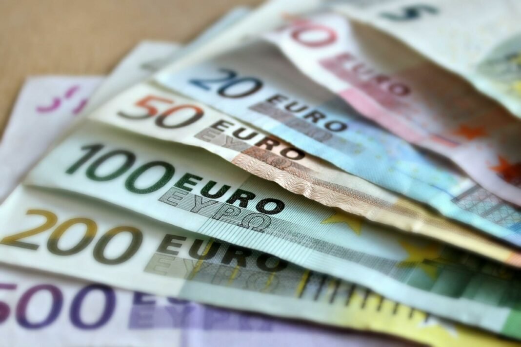 Έρχονται ρυθμίσεις για κούρεμα προστίμων της Εφορίας