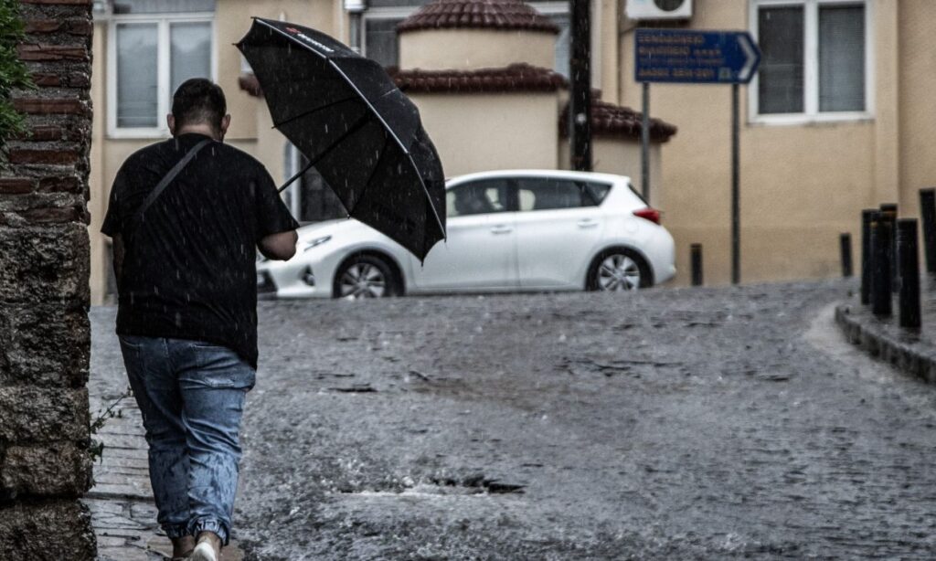 Καιρός: Ραγδαίες αλλαγές με καταιγίδες από Πέμπτη