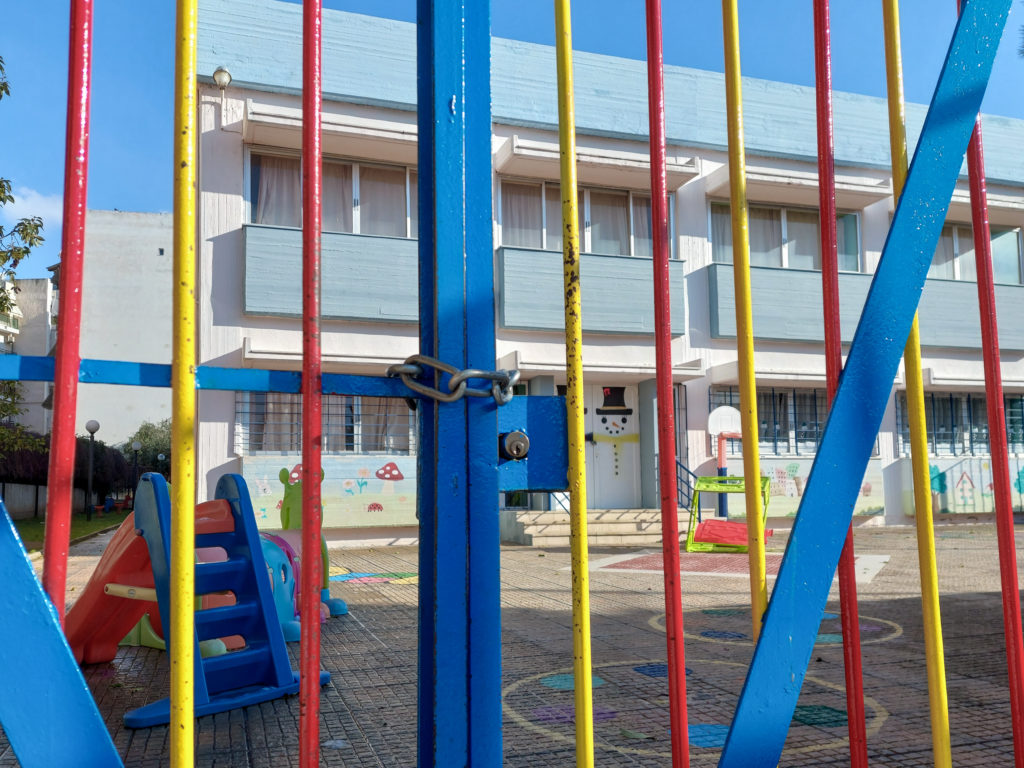 Πώς αλλάζουν τα ωράρια στα σχολεία λόγω καύσωνα