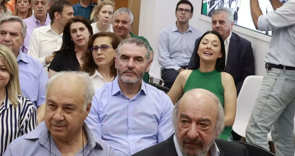 Το ξέσπασμα Χνάρη στο Πολιτικό Συμβούλιο