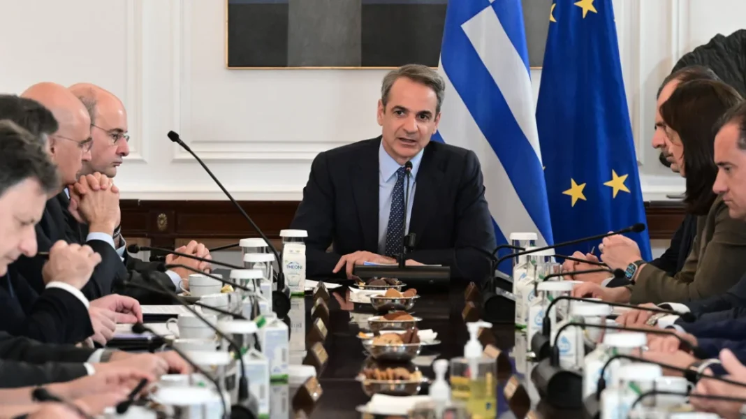 Στις 11:30 ο ανασχηματισμός – Λιβάνιος στο Εσωτερικών, Θεοδωρικάκος στο Ανάπτυξης, Κεραμέως στο Εργασίας