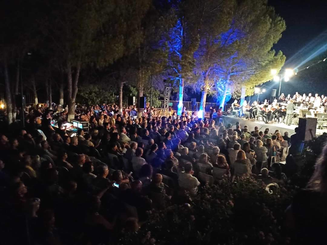 Πλήθος κόσμου στη συναυλία Εθνικής Συμφωνικής Ορχήστρας ΕΡΤ στη Γκουβερνιώτισσα